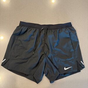 5 inch Nike Men's Black Shorts with liner